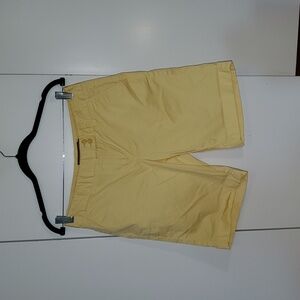 Vineyard Vines Light Yellow Women's Bermudas |  Size 4